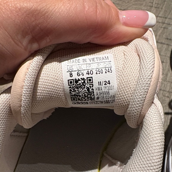 Adidas Women's VL Court Bold Sneakers - Picture 4 of 7